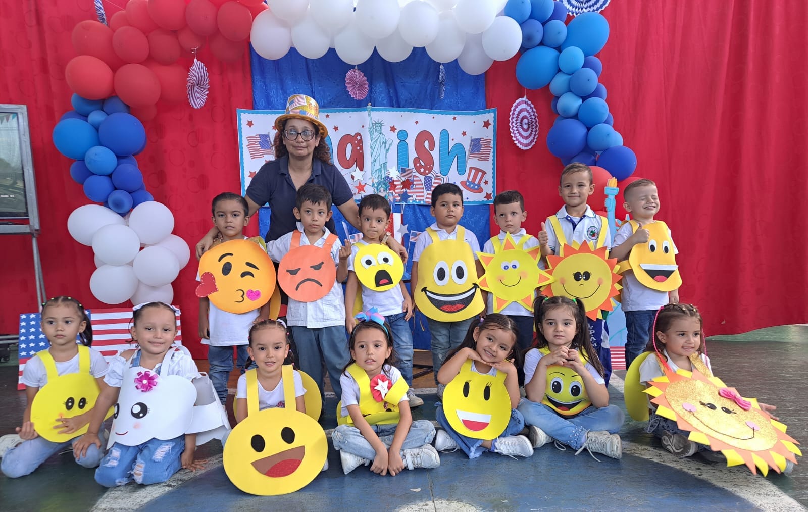 Clase de inglés en el Liceo Pedagógico Andrés Alexander Mogollón