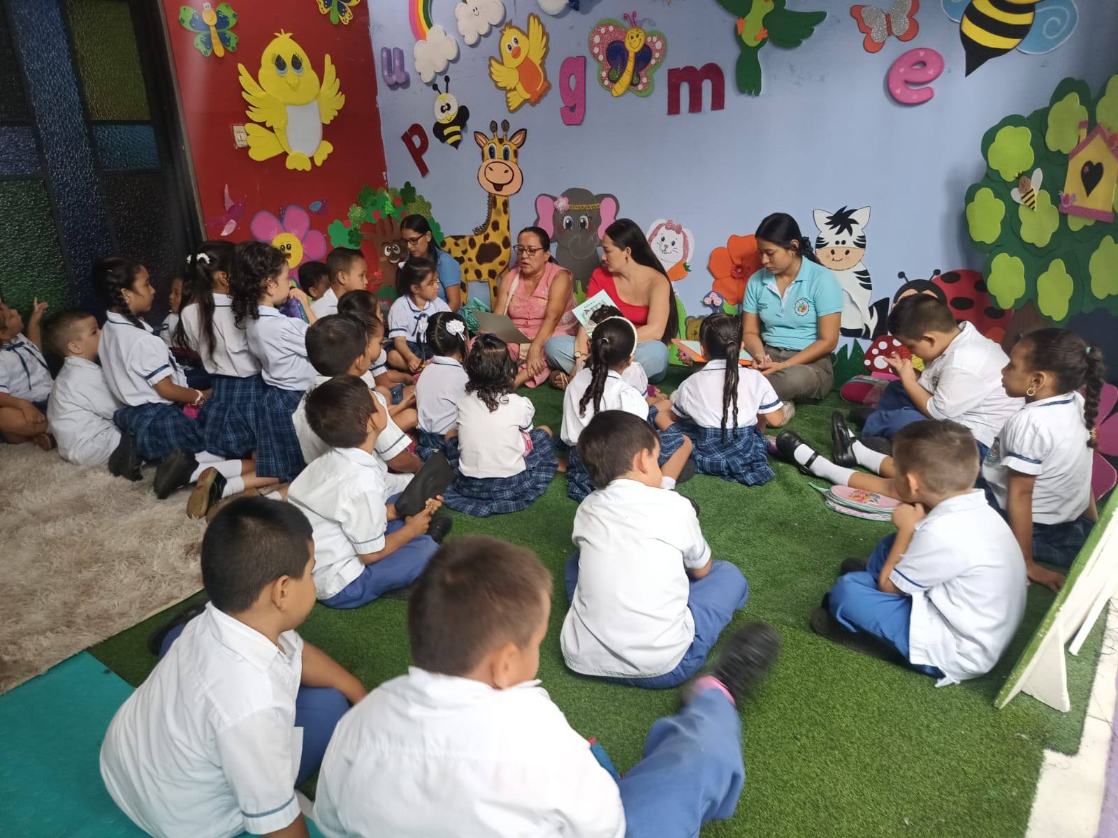 Estudiantes de preescolar del Liceo Mogollón en Espinal, Tolima